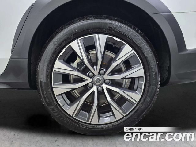 Volvo V90 Cross Country B5 Ultra AWD 2025 — фото 6
