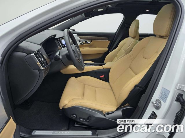 Volvo V90 Cross Country B5 Ultra AWD 2025 — фото 9