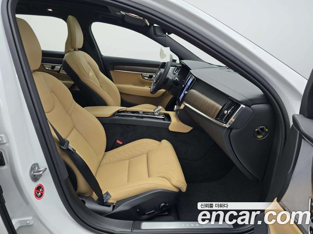Volvo V90 Cross Country B5 Ultra AWD 2025 — фото 10