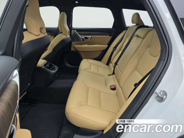 Volvo V90 Cross Country B5 Ultra AWD 2025 — фото 15
