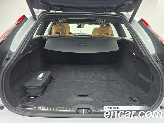 Volvo V90 Cross Country B5 Ultra AWD 2025 — фото 17