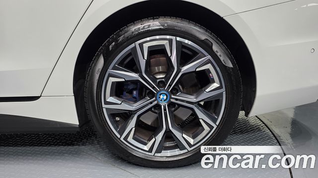BMW i4 eDrive40 M Sports Pro 2024 — фото 21