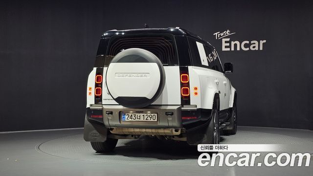 Land Rover Defender (L663) 110 P300 X-Dynamic SE 2024 — фото 4