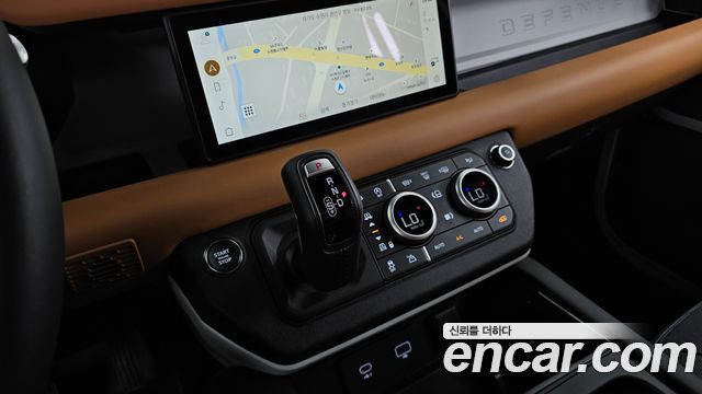 Land Rover Defender (L663) 110 P300 X-Dynamic SE 2024 — фото 9