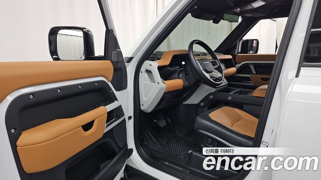 Land Rover Defender (L663) 110 P300 X-Dynamic SE 2024 — фото 10