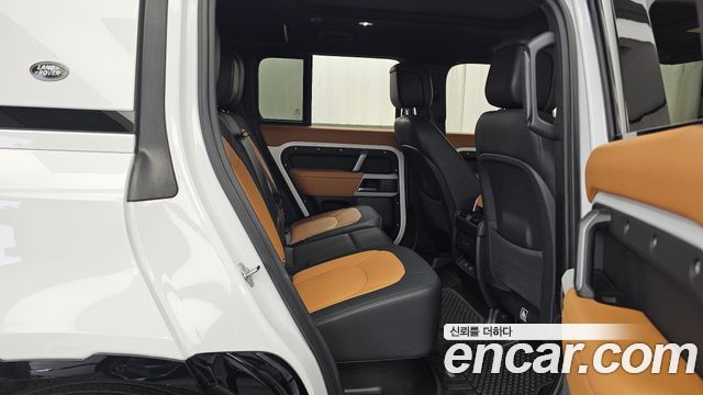 Land Rover Defender (L663) 110 P300 X-Dynamic SE 2024 — фото 11