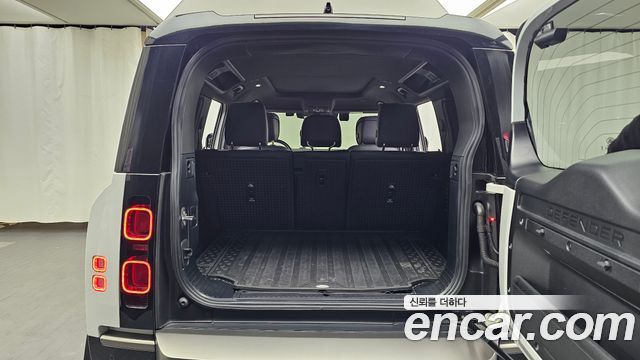 Land Rover Defender (L663) 110 P300 X-Dynamic SE 2024 — фото 19