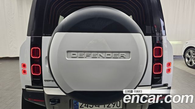 Land Rover Defender (L663) 110 P300 X-Dynamic SE 2024 — фото 20