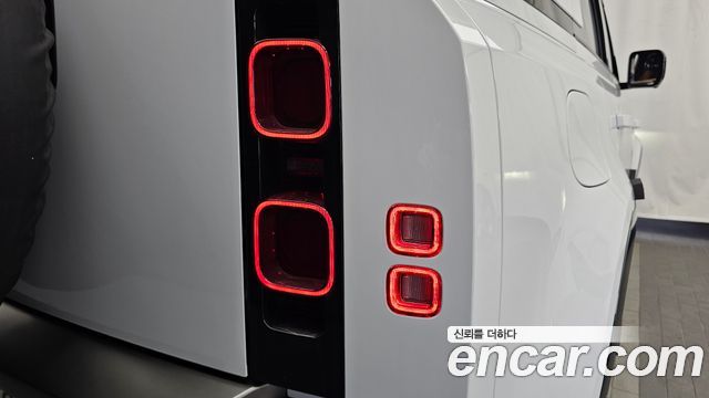 Land Rover Defender (L663) 110 P300 X-Dynamic SE 2024 — фото 23
