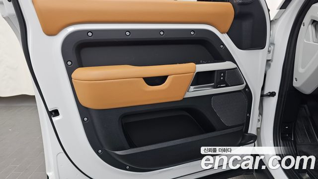 Land Rover Defender (L663) 110 P300 X-Dynamic SE 2024 — фото 24