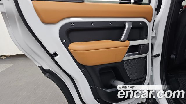 Land Rover Defender (L663) 110 P300 X-Dynamic SE 2024 — фото 25