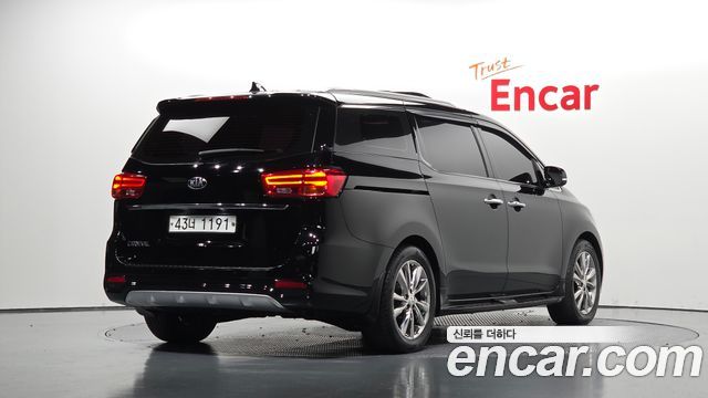 Kia Carnival 9-Seater Noblesse Special 2019 — фото 2