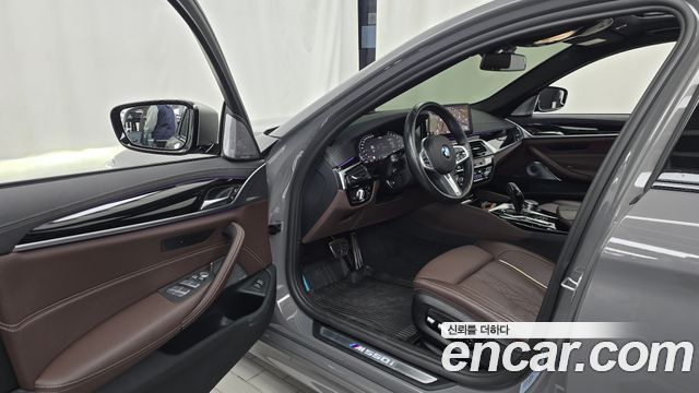 BMW 5 Series (G30) M550i xDrive 2021 — фото 10