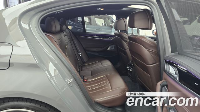 BMW 5 Series (G30) M550i xDrive 2021 — фото 11