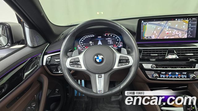 BMW 5 Series (G30) M550i xDrive 2021 — фото 13