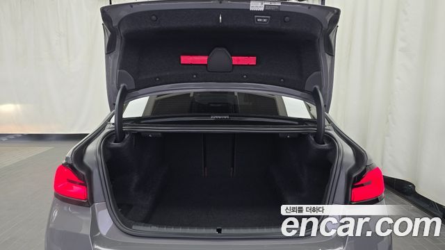 BMW 5 Series (G30) M550i xDrive 2021 — фото 17