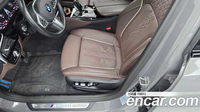 BMW 5 Series (G30) M550i xDrive 2021 — фото 18
