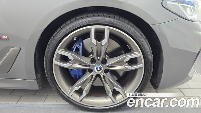 BMW 5 Series (G30) M550i xDrive 2021 — фото 21