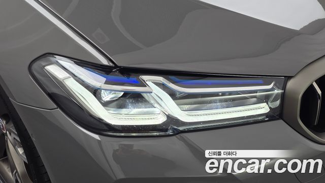 BMW 5 Series (G30) M550i xDrive 2021 — фото 22