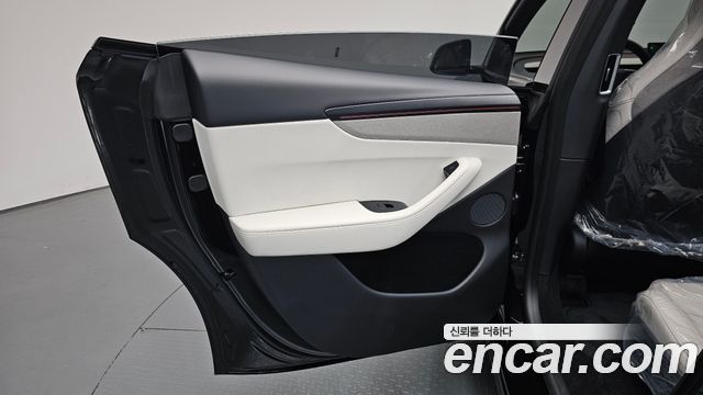 Tesla Model Y L Long Range AWD 2026 — фото 25