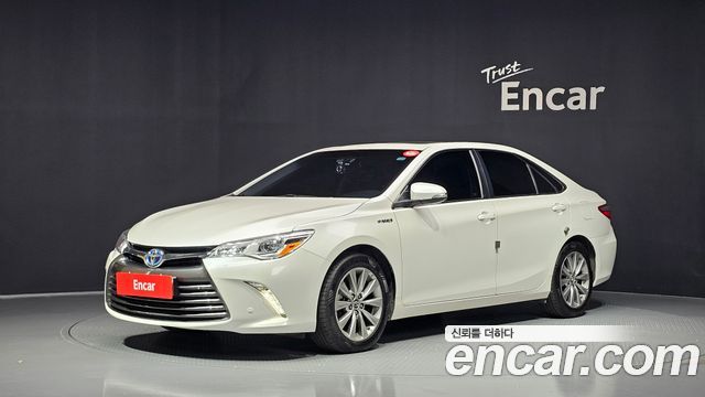 Toyota Camry Hybrid XLE