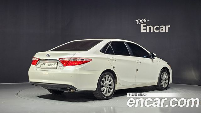 Toyota Camry Hybrid XLE 2016 — фото 2