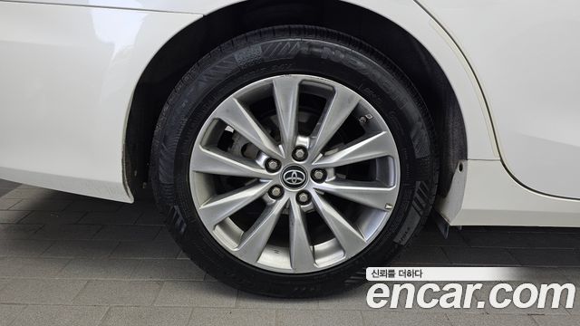 Toyota Camry Hybrid XLE 2016 — фото 5
