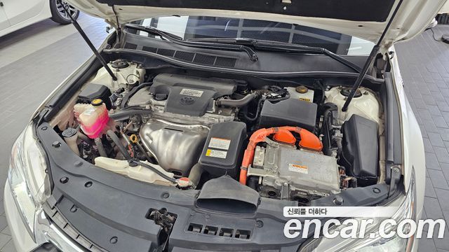 Toyota Camry Hybrid XLE 2016 — фото 6