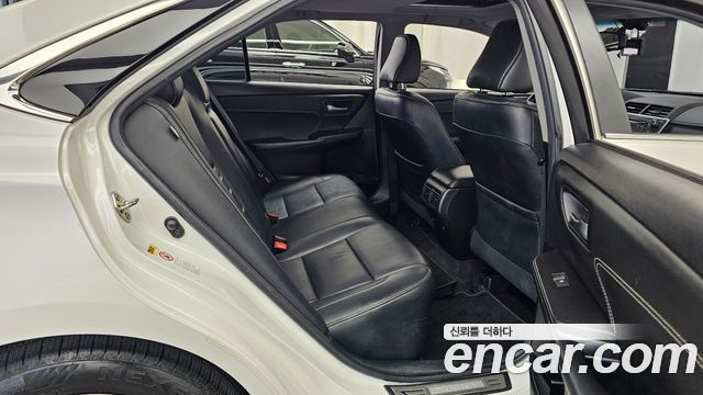 Toyota Camry Hybrid XLE 2016 — фото 12