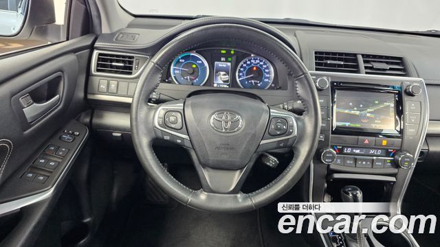 Toyota Camry Hybrid XLE 2016 — фото 13