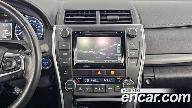 Toyota Camry Hybrid XLE 2016 — фото 14