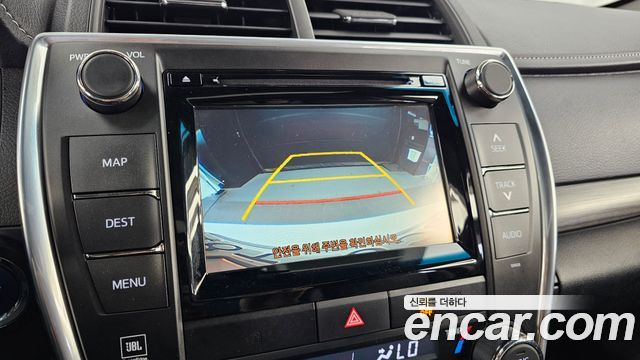 Toyota Camry Hybrid XLE 2016 — фото 15