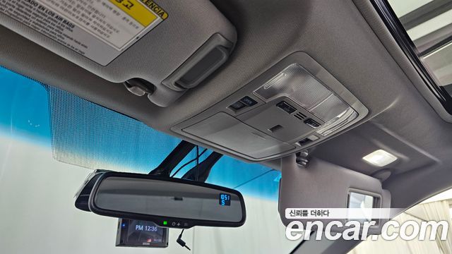 Toyota Camry Hybrid XLE 2016 — фото 17