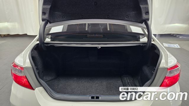Toyota Camry Hybrid XLE 2016 — фото 20