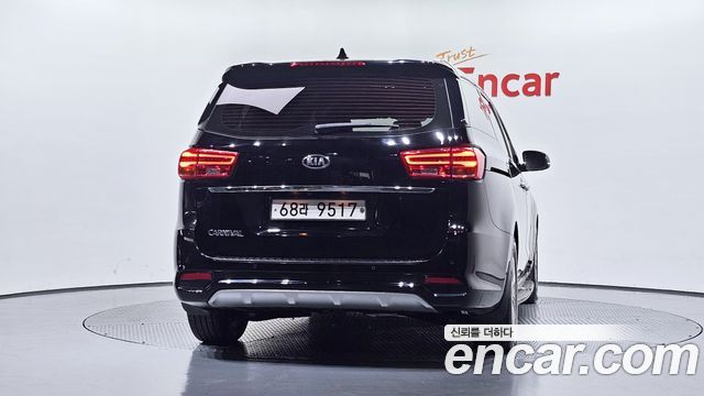 Kia Carnival 9-Seater Noblesse Special 2019 — фото 4