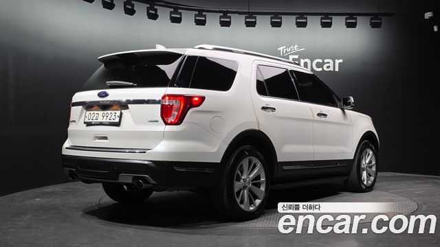 Ford Explorer 2.3 Limited 4WD 5th 2019 — фото 2
