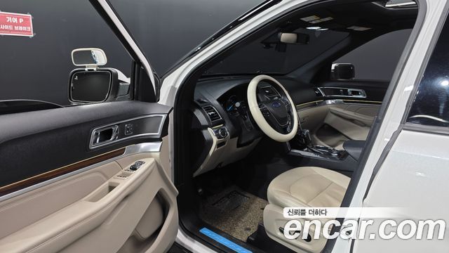 Ford Explorer 2.3 Limited 4WD 5th 2019 — фото 10