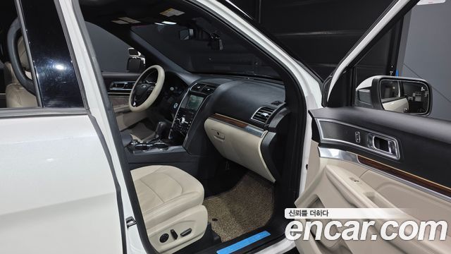 Ford Explorer 2.3 Limited 4WD 5th 2019 — фото 11