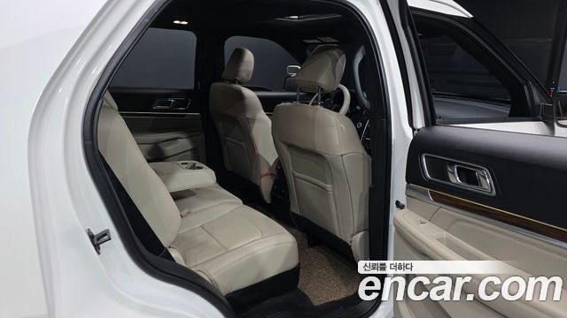 Ford Explorer 2.3 Limited 4WD 5th 2019 — фото 12