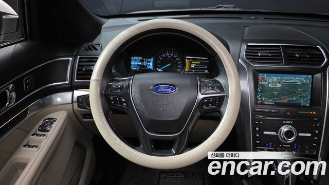 Ford Explorer 2.3 Limited 4WD 5th 2019 — фото 13