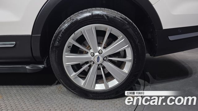 Ford Explorer 2.3 Limited 4WD 5th 2019 — фото 21