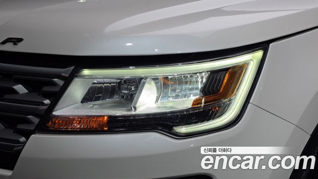 Ford Explorer 2.3 Limited 4WD 5th 2019 — фото 22