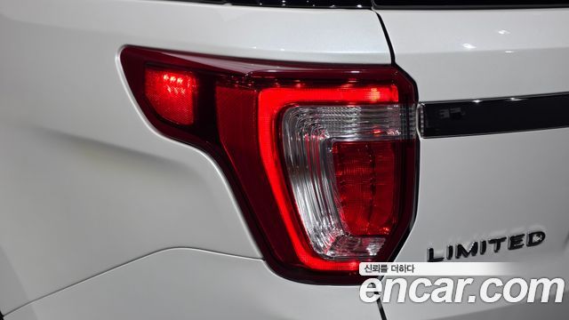 Ford Explorer 2.3 Limited 4WD 5th 2019 — фото 23
