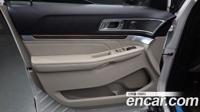 Ford Explorer 2.3 Limited 4WD 5th 2019 — фото 24