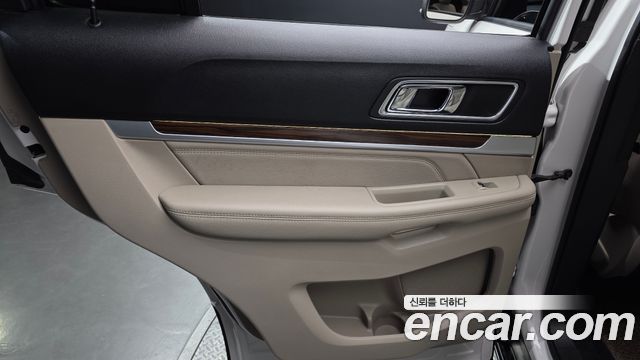 Ford Explorer 2.3 Limited 4WD 5th 2019 — фото 25