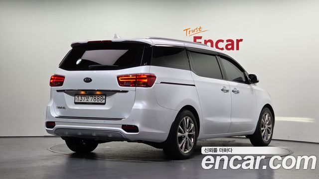 Kia Carnival 9-Seater Noblesse Special 2020 — фото 2