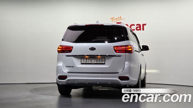 Kia Carnival 9-Seater Noblesse Special 2020 — фото 4