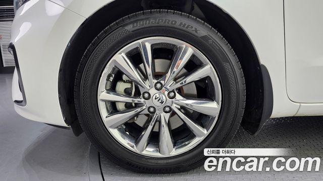 Kia Carnival 9-Seater Noblesse Special 2020 — фото 5