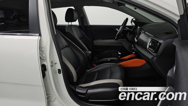 Kia Stonic 1.4 Prestige 2018 — фото 11