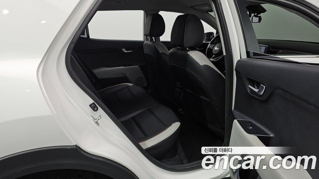 Kia Stonic 1.4 Prestige 2018 — фото 12